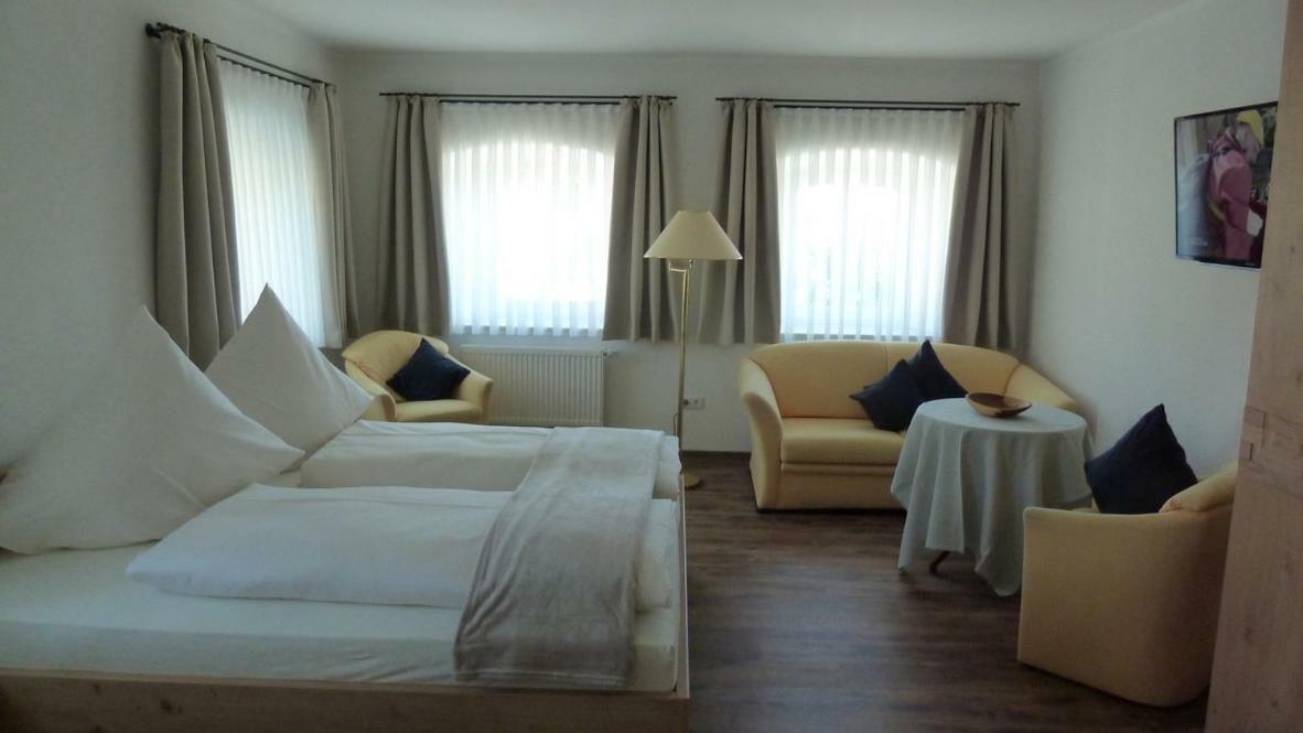 Ferienwohnung Zum Dorfwirt Риденбург Екстериор снимка
